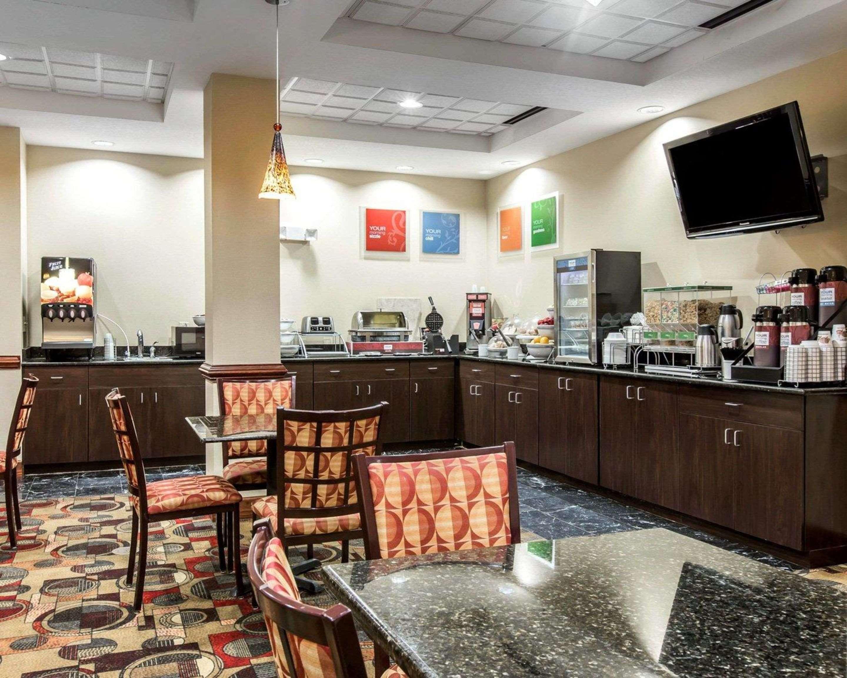 Comfort Suites Waycross Exterior photo